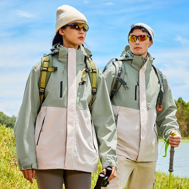 How To Customize Your Jacket To Balance Functionality And Year-Round Brand Exposure?